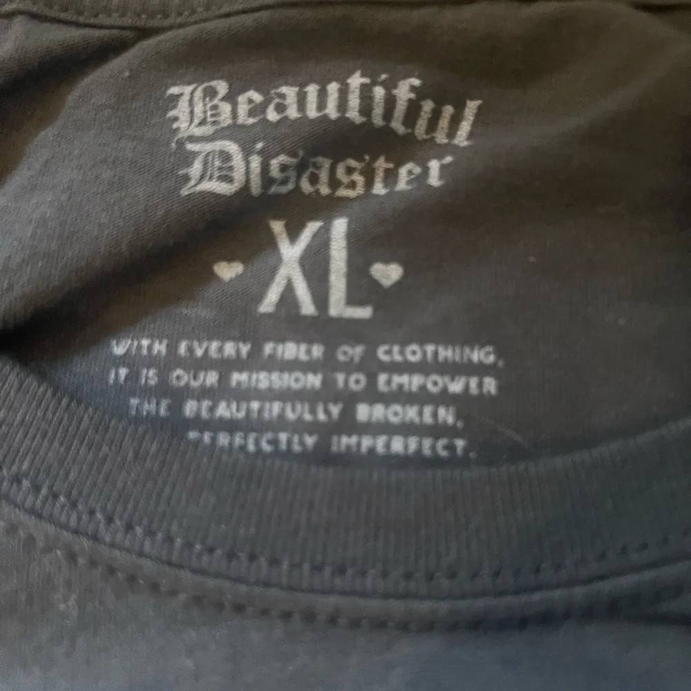 XL Black 'Beautiful Disaster' Tee. “It’s Never Too Late”. - Picture 2 of 4